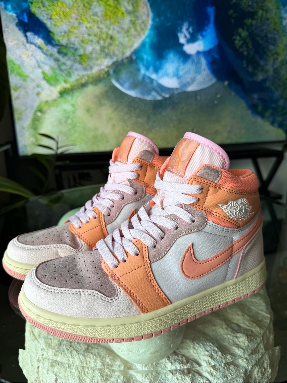 Nike Air Jordan 1 Mid Apricot Orange Women’s Size 7 DH4270-800 Pink